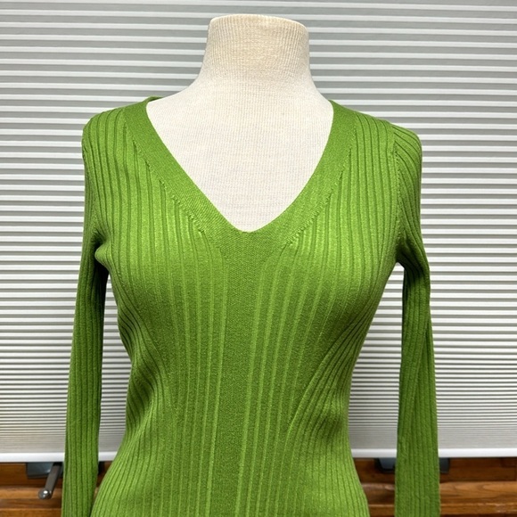 A New Day NWT Green V-Neck Long Sleeve Ribbed Stretchy Sweater Midi Dress - Picture 4 of 13